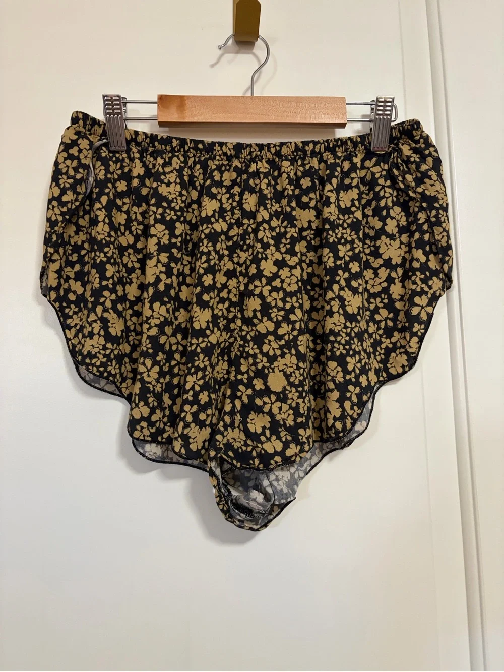 2-piece Set🌼🖤Sexy & Cool Floral High-Waist High Cut Hip Sleep Shorts & Bra🖤🌼_5